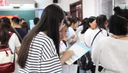 學(xué)校解碼招生計劃，高校招辦現(xiàn)場指導(dǎo)——大連市第三十六中學(xué)舉辦高校招生咨詢大會